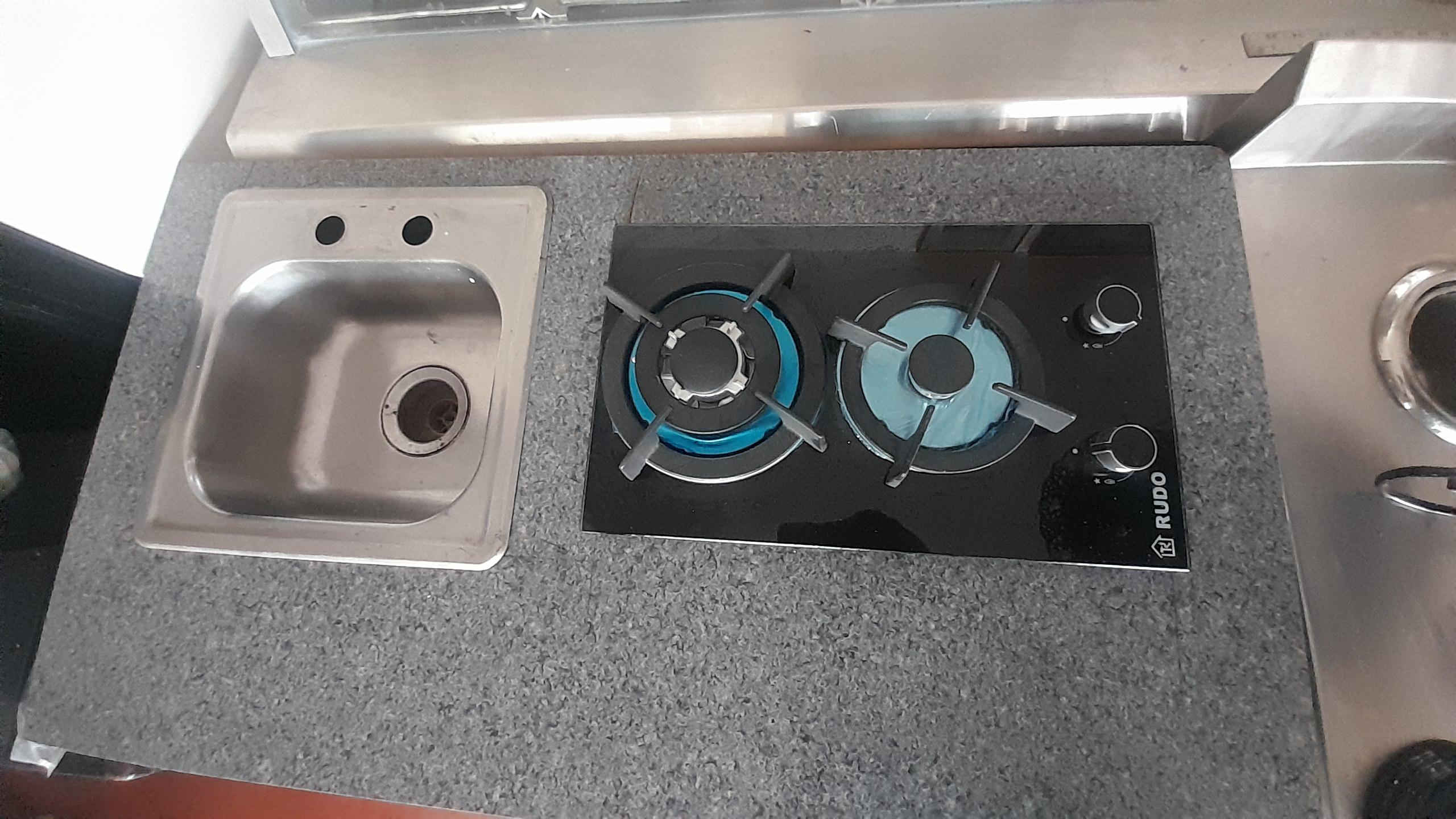 Mueble de Metal con Fregadero Estufa Empotrada y Tope de Granito Foto 7254161-2.jpg
