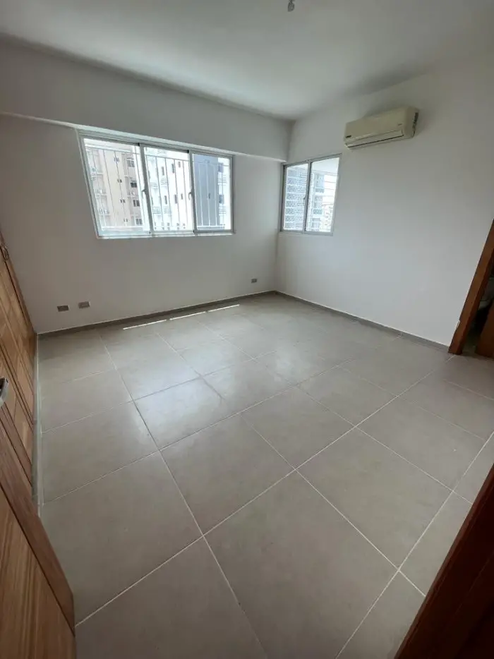Apartamento con Linea Blanca en Evaristo Morales Foto 7254405-10.jpg
