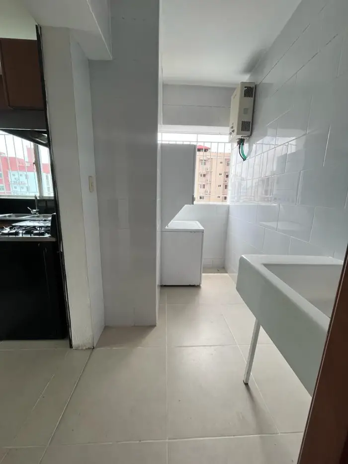 Apartamento con Linea Blanca en Evaristo Morales Foto 7254405-8.jpg