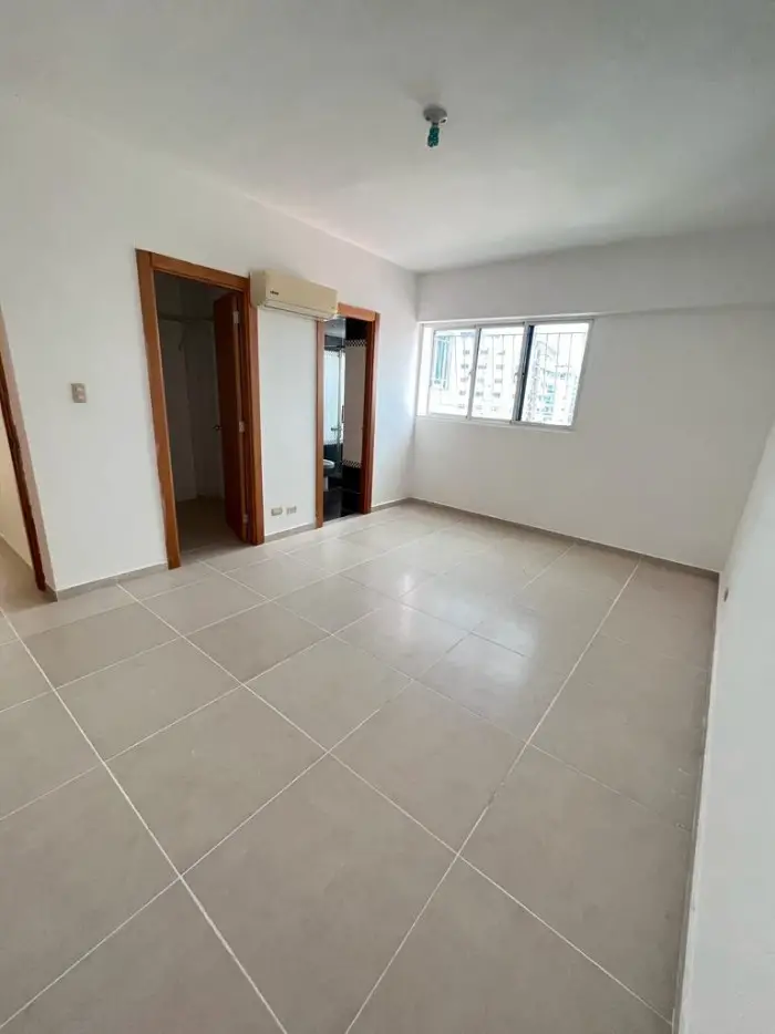 Apartamento con Linea Blanca en Evaristo Morales Foto 7254405-9.jpg