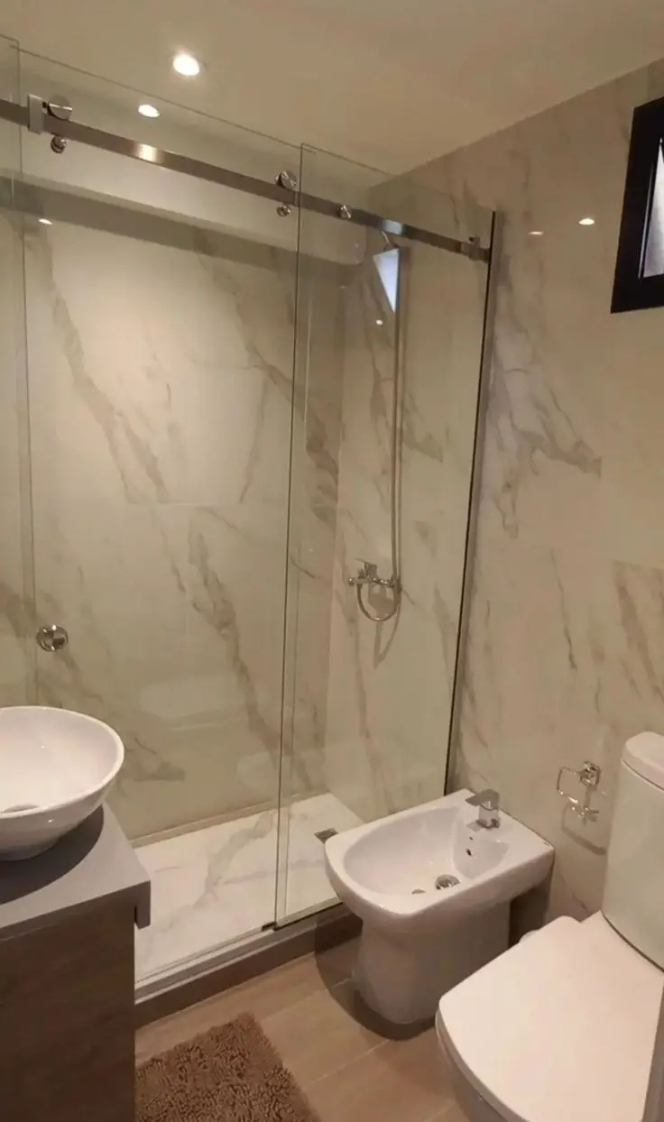 Mamparas de vidrio Elegancia y funcionalidad para tu baño! Foto 7254691-2.jpg