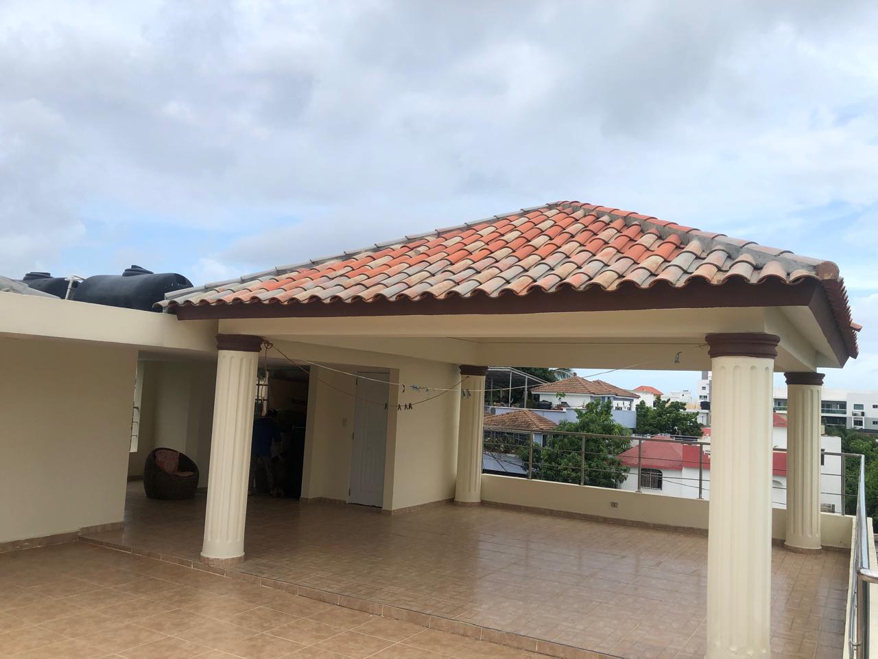 Casa de 3 Niveles en el RESIDENCIAL MIRADOR DEL OESTE 425 Mts.2 4 HABS Foto 7254793-2.jpg
