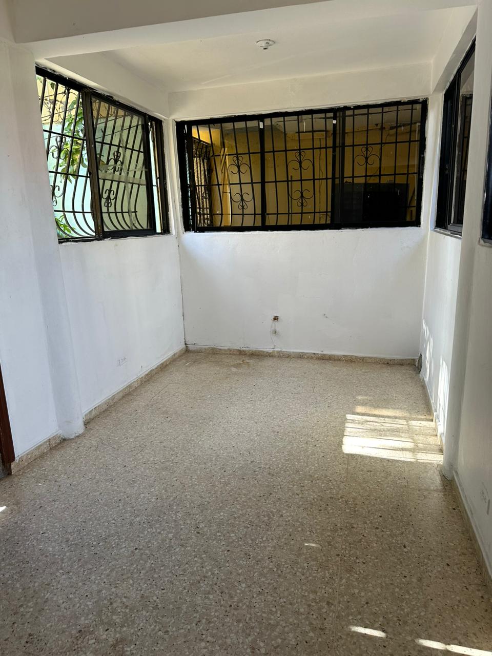 Se Alquila Casa de 2 Niveles En Vista Hermosa  Santo Domingo Este  Foto 7254818-3.jpg