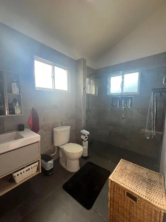 Townhouse en Metro Country Club – Totalmente Amueblado Foto 7254942-5.jpg