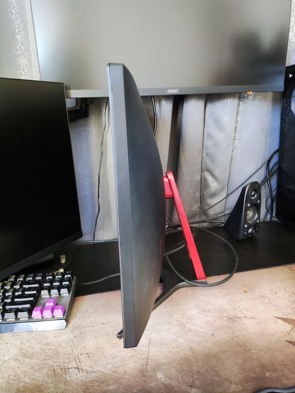 MSI Full HD FreeSync Gaming Monitor 24 Curved 1ms VA 1920 x 1080 144Hz Foto 7254984-10.jpg