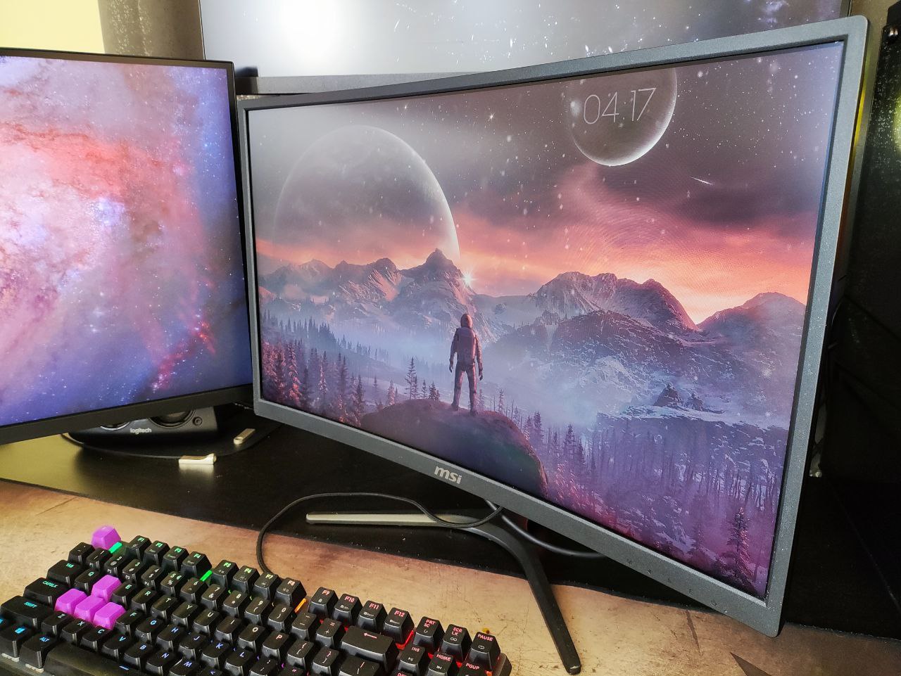 MSI Full HD FreeSync Gaming Monitor 24 Curved 1ms VA 1920 x 1080 144Hz Foto 7254984-4.jpg