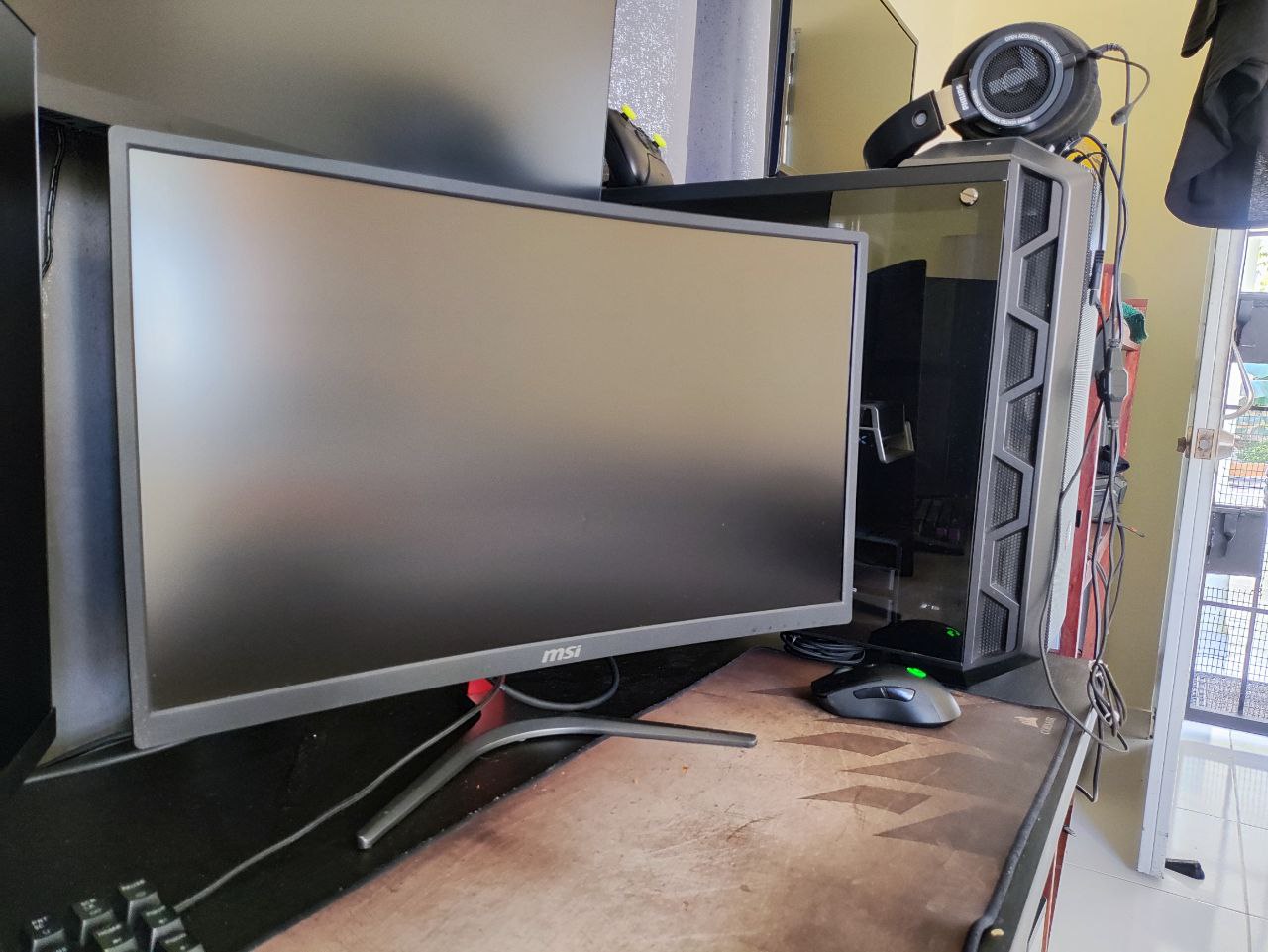 MSI Full HD FreeSync Gaming Monitor 24 Curved 1ms VA 1920 x 1080 144Hz Foto 7254984-7.jpg