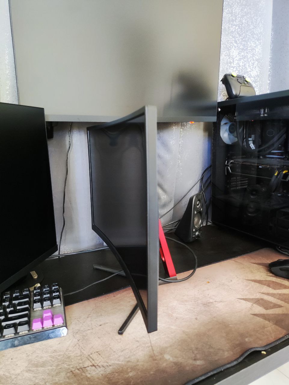 MSI Full HD FreeSync Gaming Monitor 24 Curved 1ms VA 1920 x 1080 144Hz Foto 7254984-8.jpg