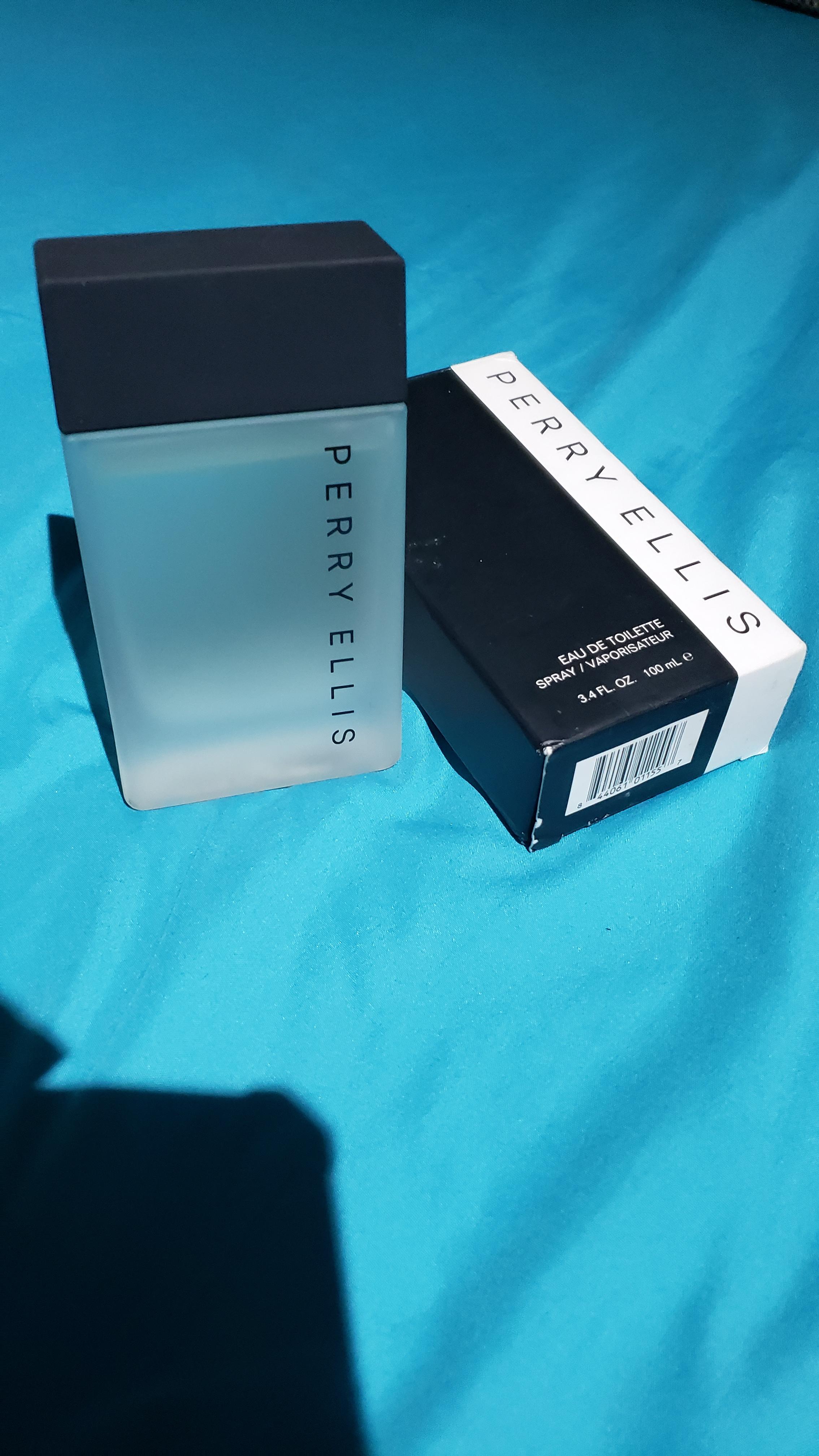 PERFUME Perry Ellis Foto 7255180-9.jpg