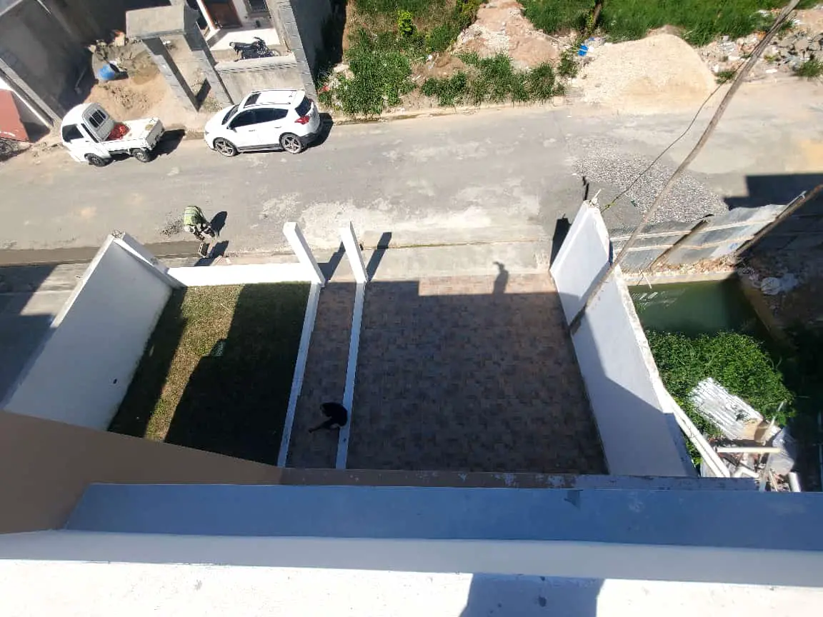 Casa Con Amplio Patio Trasero y marquesina para 4 vehículos Foto 7255328-13.jpg