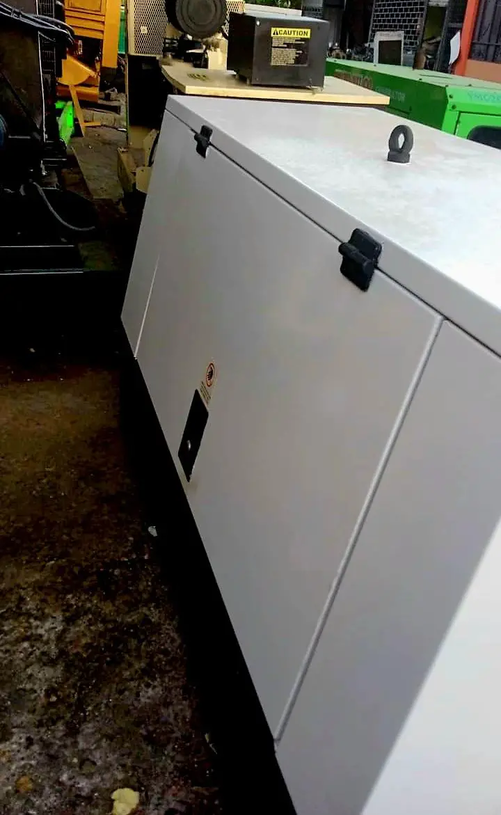 PLANTA ELÉCTRICA BROADCROWN DE 13 KW CON MOTOR LISTER PETTER SUPER SIL Foto 7255413-2.jpg