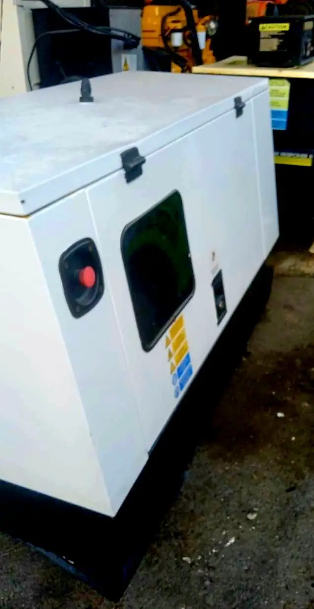PLANTA ELÉCTRICA BROADCROWN DE 13 KW CON MOTOR LISTER PETTER SUPER SIL Foto 7255413-3.jpg