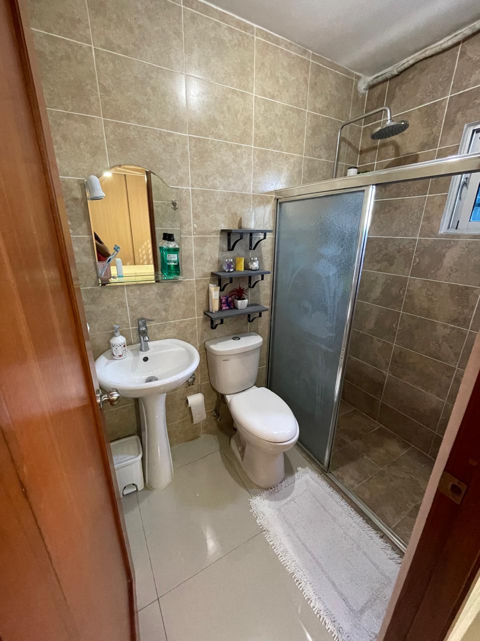 VENDEMOS CUARTO PISO CON TERRAZA EN SANTO DOMINGO NORTE Foto 7255752-10.jpg