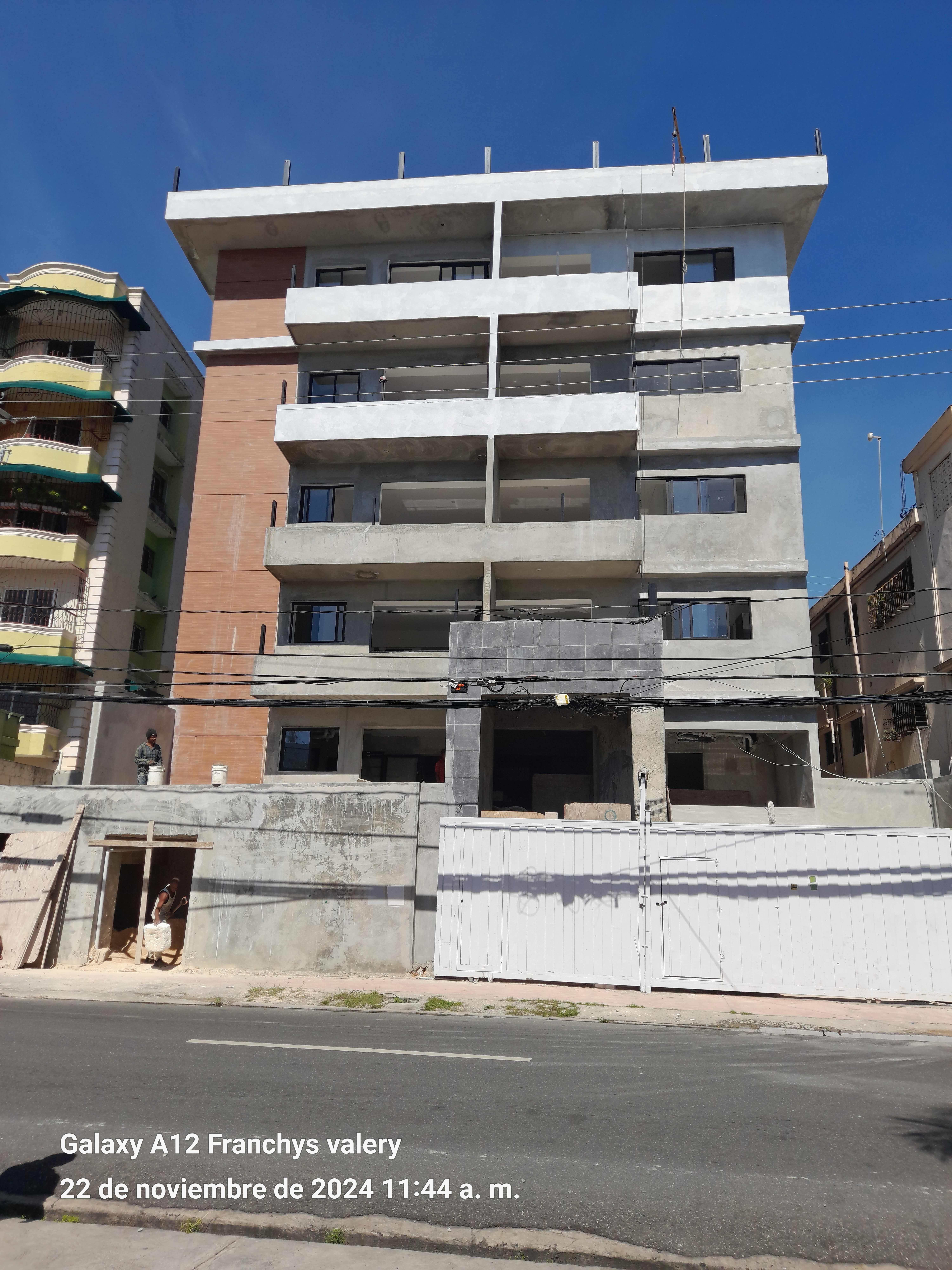 Residencial de Apartamentos en Terminación en Gazcue Foto 7256053-2.jpg