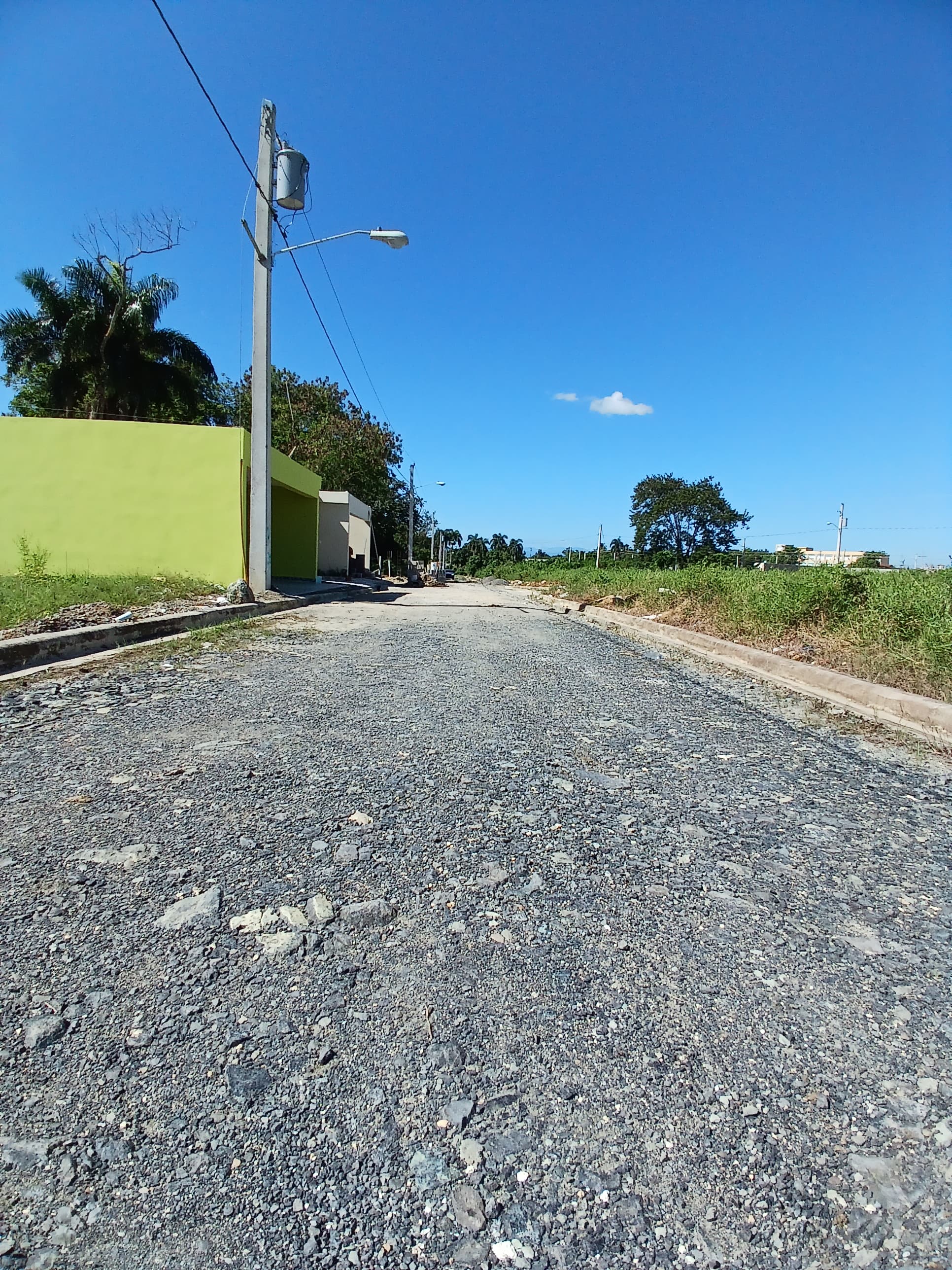 SOLARES FIADOS EN SANTO DOMINGO NORTE 405 MTS2. CON TITULOS.  Foto 7256171-3.jpg
