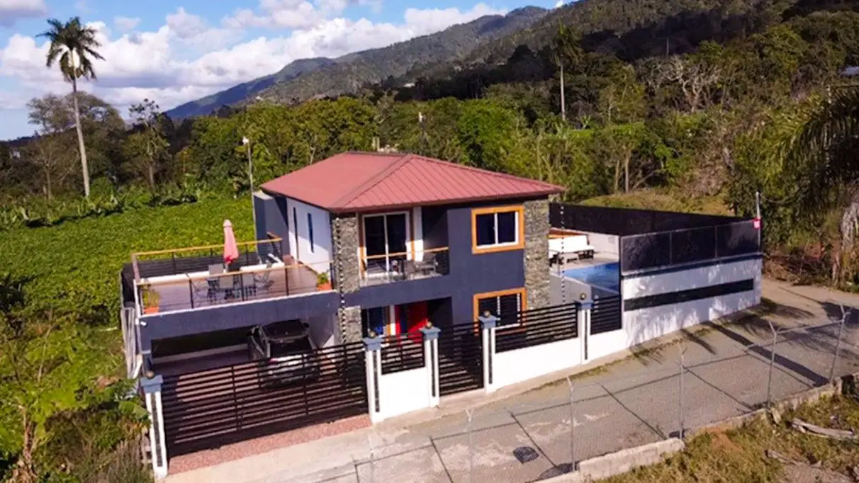 Casa con Vistas a la Ciudad y a las Montañas en Jarabacoa Foto 7256238-11.jpg
