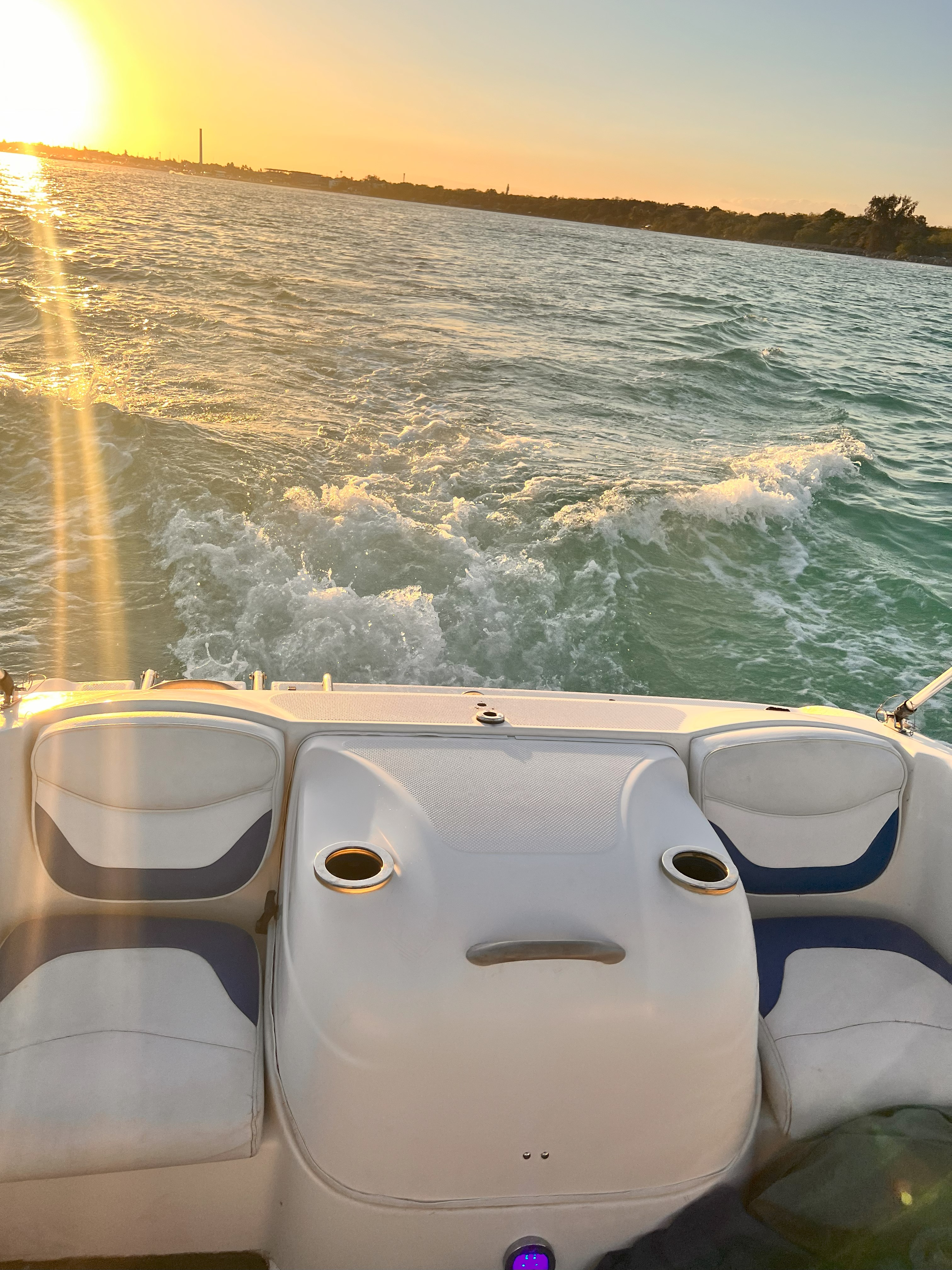 BOTE BAYLINER 2004  175 HP 7 PASAJEROS MUSICA Y ACCESORIOS MATRICULA D Foto 7256713-2.jpg