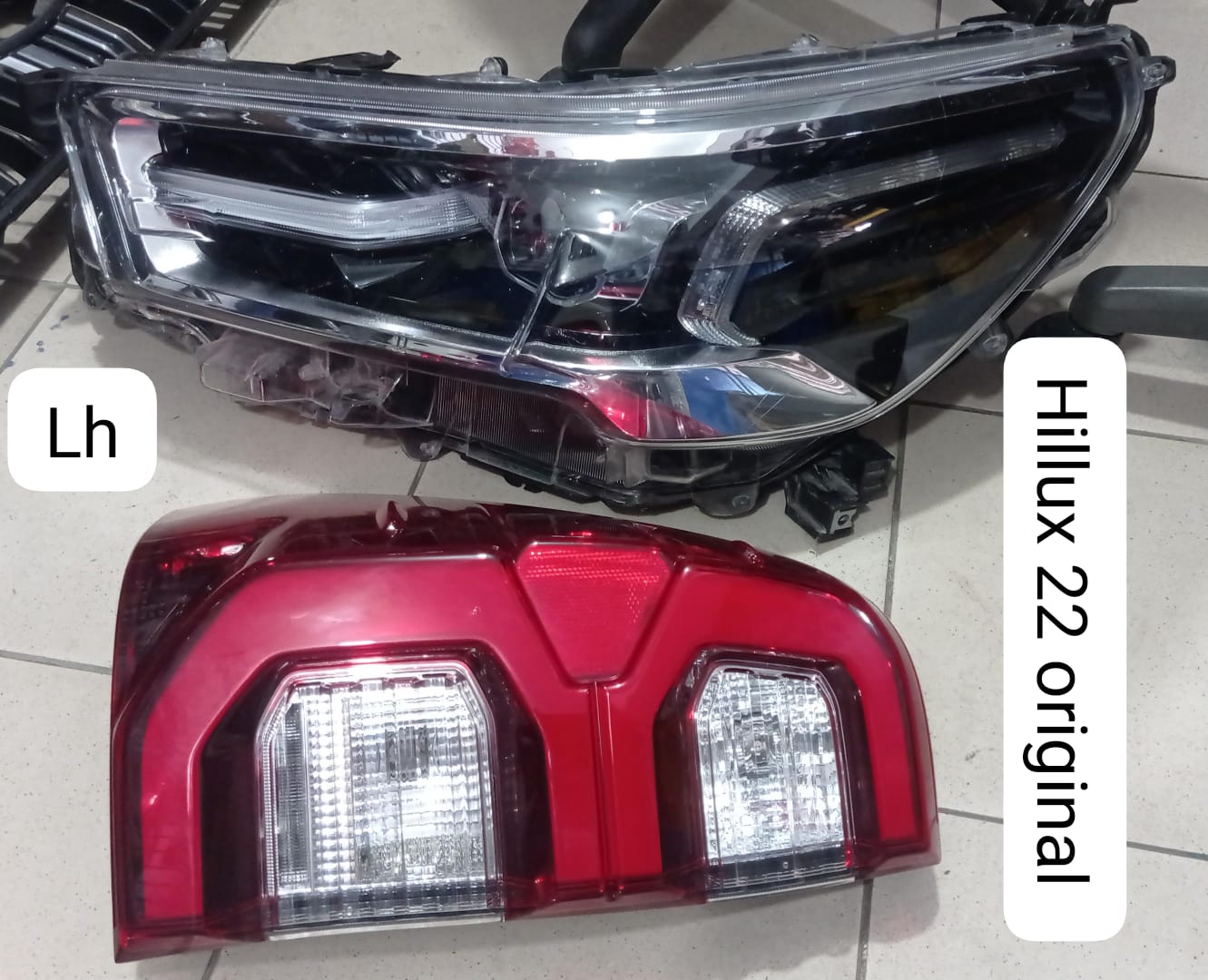 Farol trasero toyota hilux 2023 Foto 7256989-2.jpg