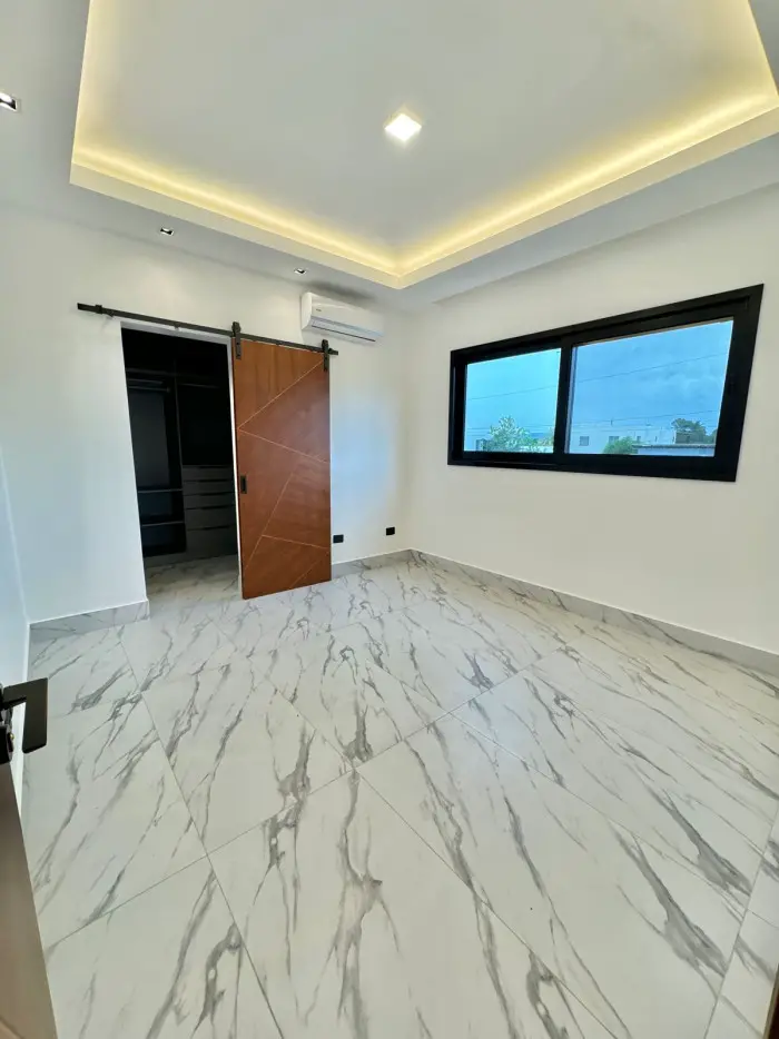  VENTA DE LUJOSA CASA CON PISCINA EN LLANOS DE GURABO Foto 7257143-3.jpg