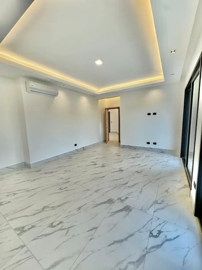  VENTA DE LUJOSA CASA CON PISCINA EN LLANOS DE GURABO Foto 7257143-4.jpg