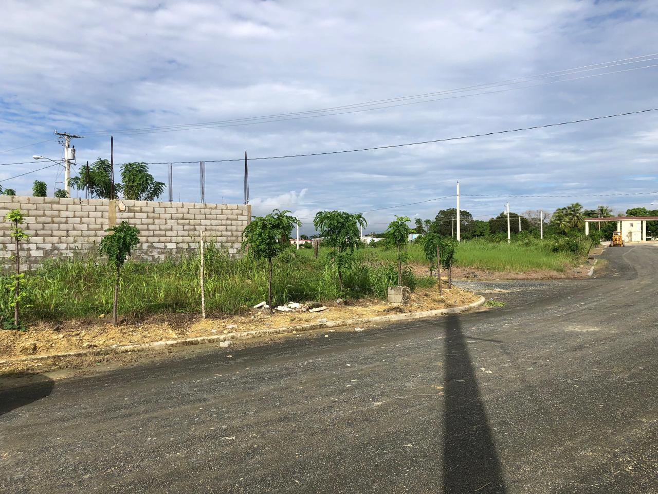 proyecto de solares con una oferta de 300 block gratis si pagas el ini Foto 7257184-2.jpg