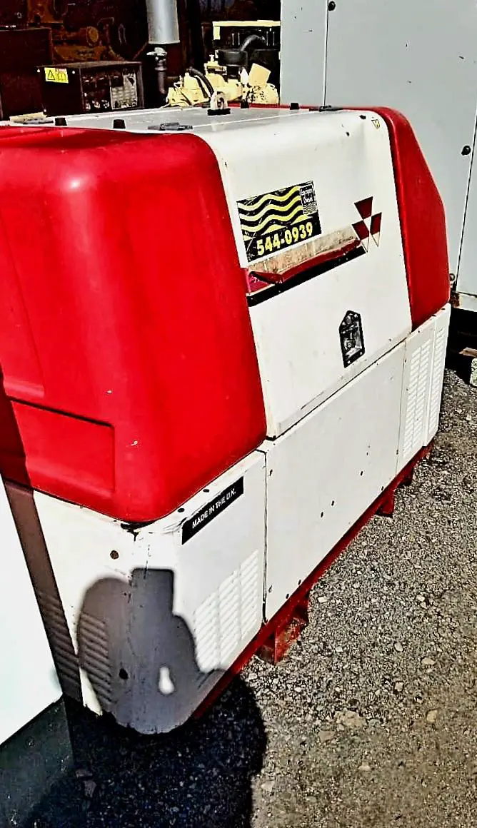 PLANTA ELÉCTRICA DE 17 KW CON MOTOR PERKINS SUPER SILENCIOSA DISPONIBL Foto 7257511-2.jpg