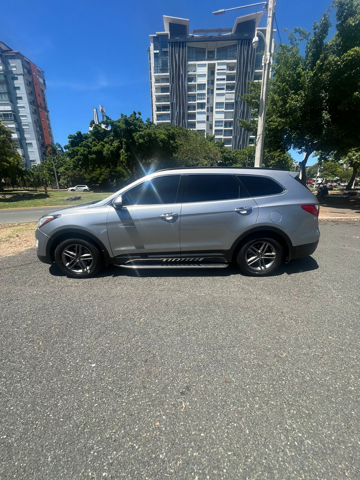 Hyundai Grand  Santa Fe XL FWD 2015 3 fila impecable Foto 7257526-4.jpg