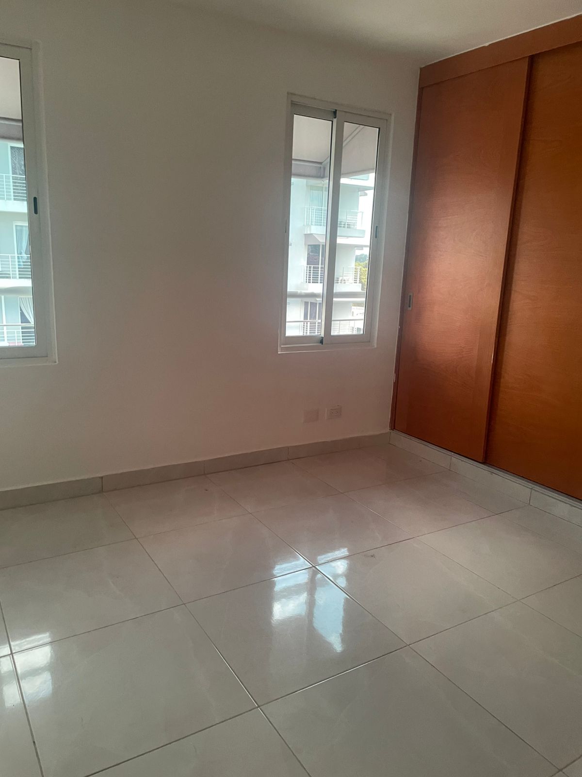 Apartamento en alquiler en la Av. Jacobo Majluta 3 habitaciones Foto 7257745-2.jpg