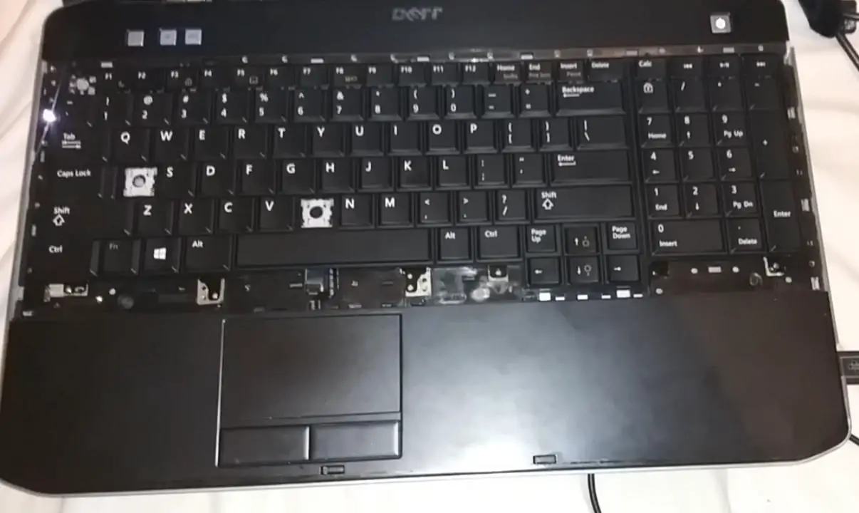 Laptop Dell i3 2.40GHz 4GB Memoria 500GB Disco Windows 10 Office  Foto 7258011-2.jpg