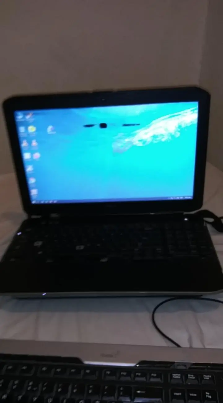 Laptop Dell i3 2.40GHz 4GB Memoria 500GB Disco Windows 10 Office  Foto 7258011-4.jpg