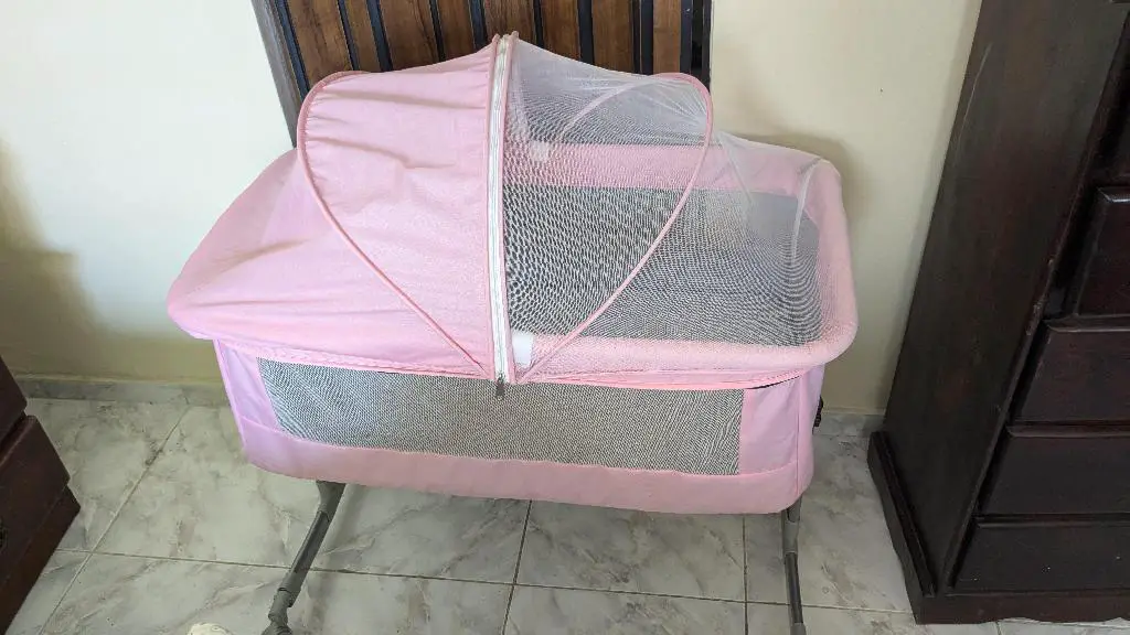 Se vende Cuna Colecho Bebe Cama Corral Ruedas Mosquitero Foto 7258213-1.jpg