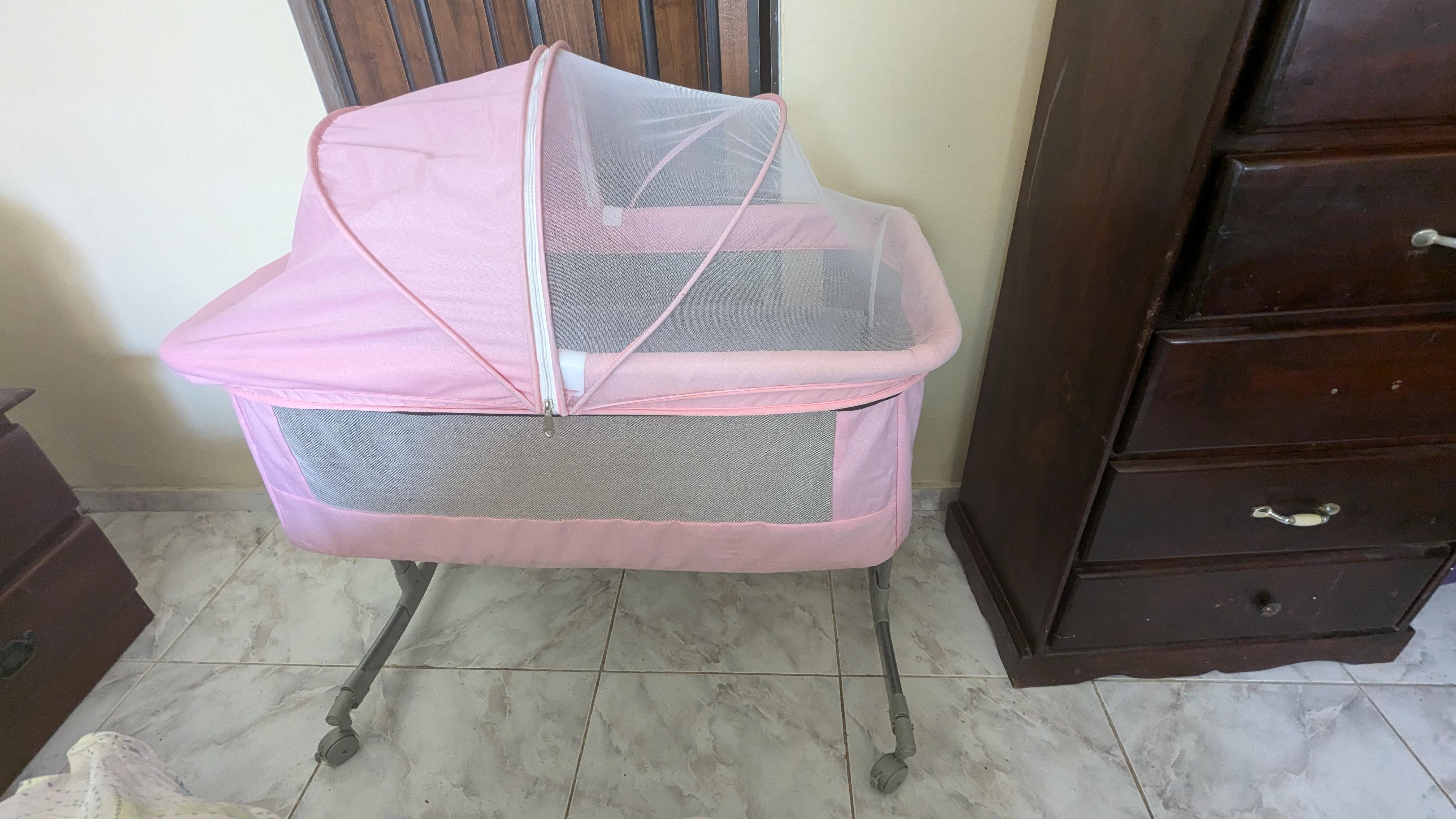 Se vende Cuna Colecho Bebe Cama Corral Ruedas Mosquitero Foto 7258213-2.jpg