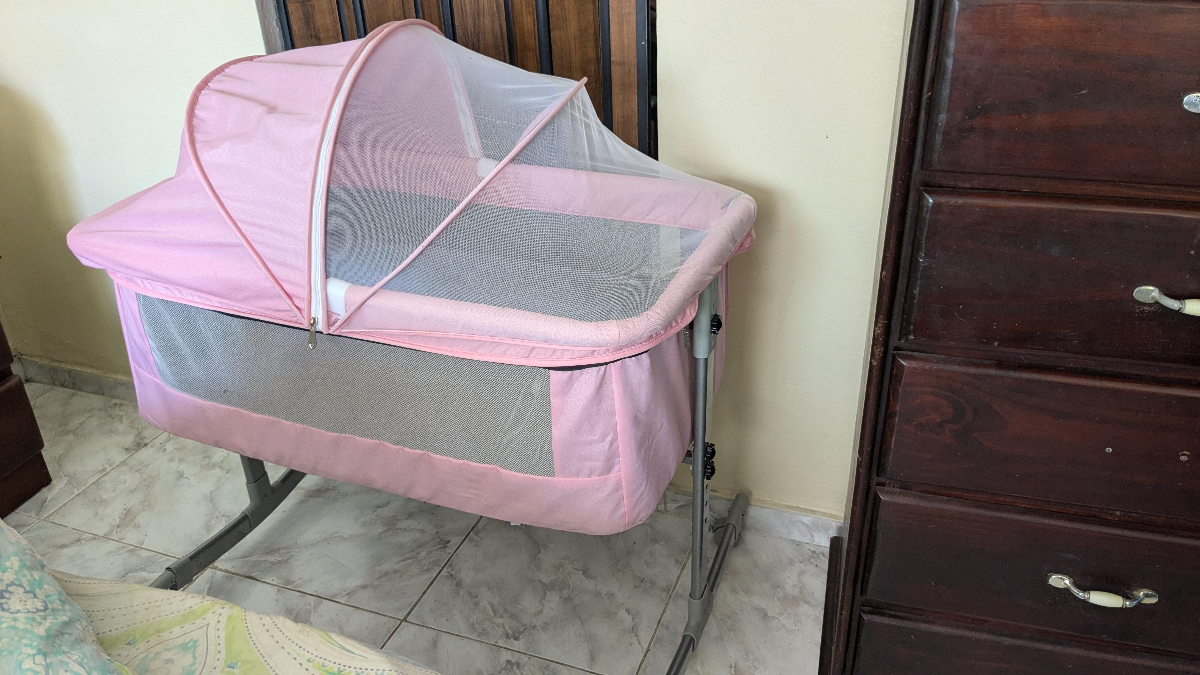Se vende Cuna Colecho Bebe Cama Corral Ruedas Mosquitero Foto 7258213-5.jpg