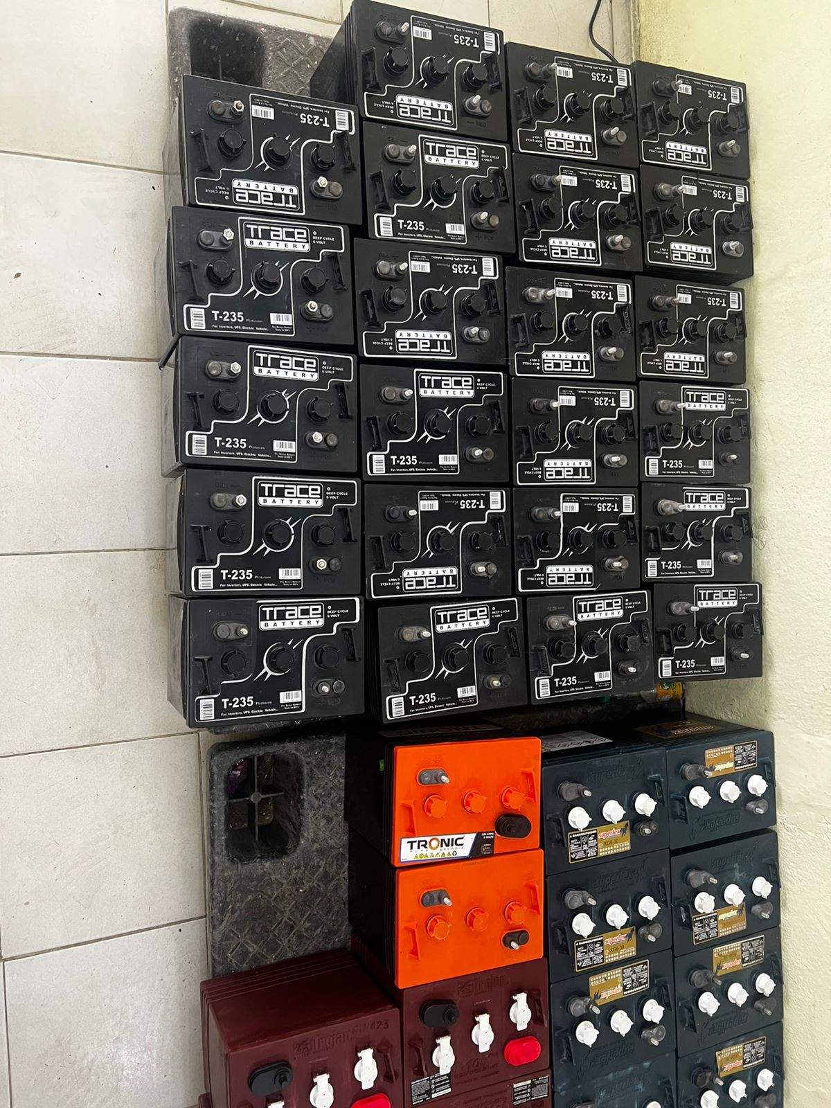 Batería de inversor Trace t-235 plattinum 6v  Foto 7259055-2.jpg