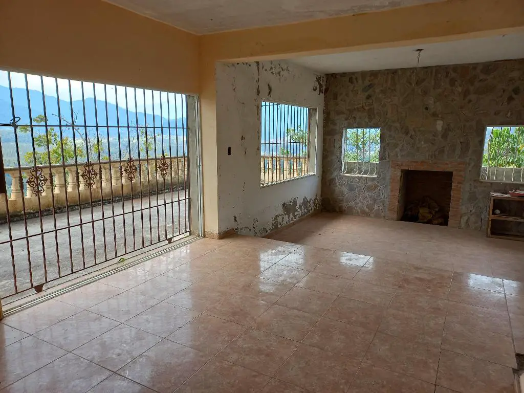 En la Cumbre Edificio de 3 niveles en 5290 m2 Foto 7259695-1.jpg