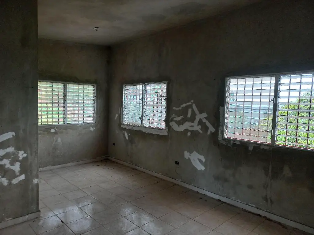 En la Cumbre Edificio de 3 niveles en 5290 m2 Foto 7259695-15.jpg