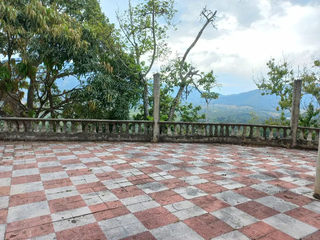 En la Cumbre Edificio de 3 niveles en 5290 m2 Foto 7259695-6.jpg