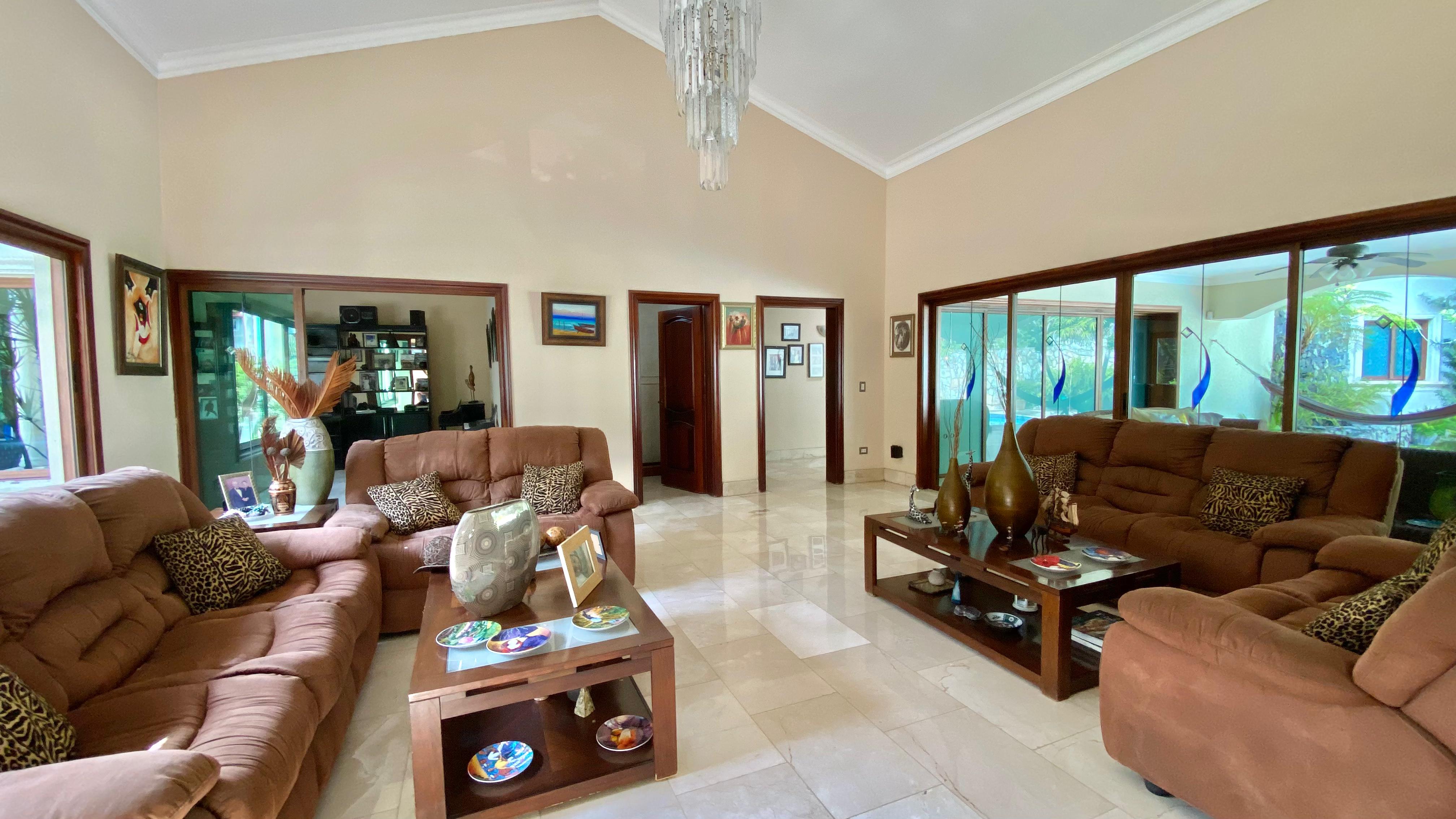 Vendo Imponente Mansión en Cuesta Hermosa II 5 HABS. 1000 Mts.2 Patio  Foto 7260219-2.jpg