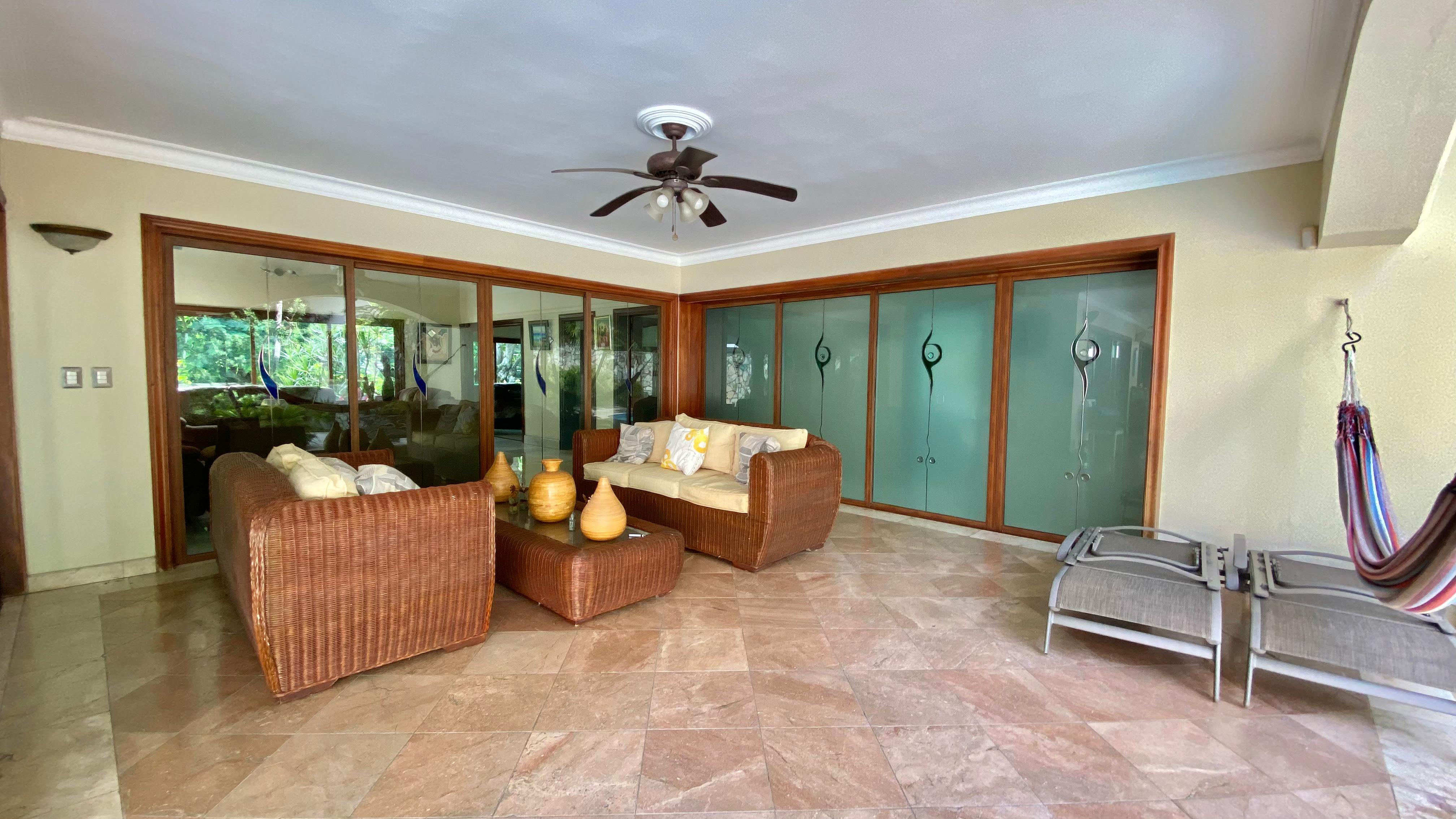 Vendo Imponente Mansión en Cuesta Hermosa II 5 HABS. 1000 Mts.2 Patio  Foto 7260219-7.jpg