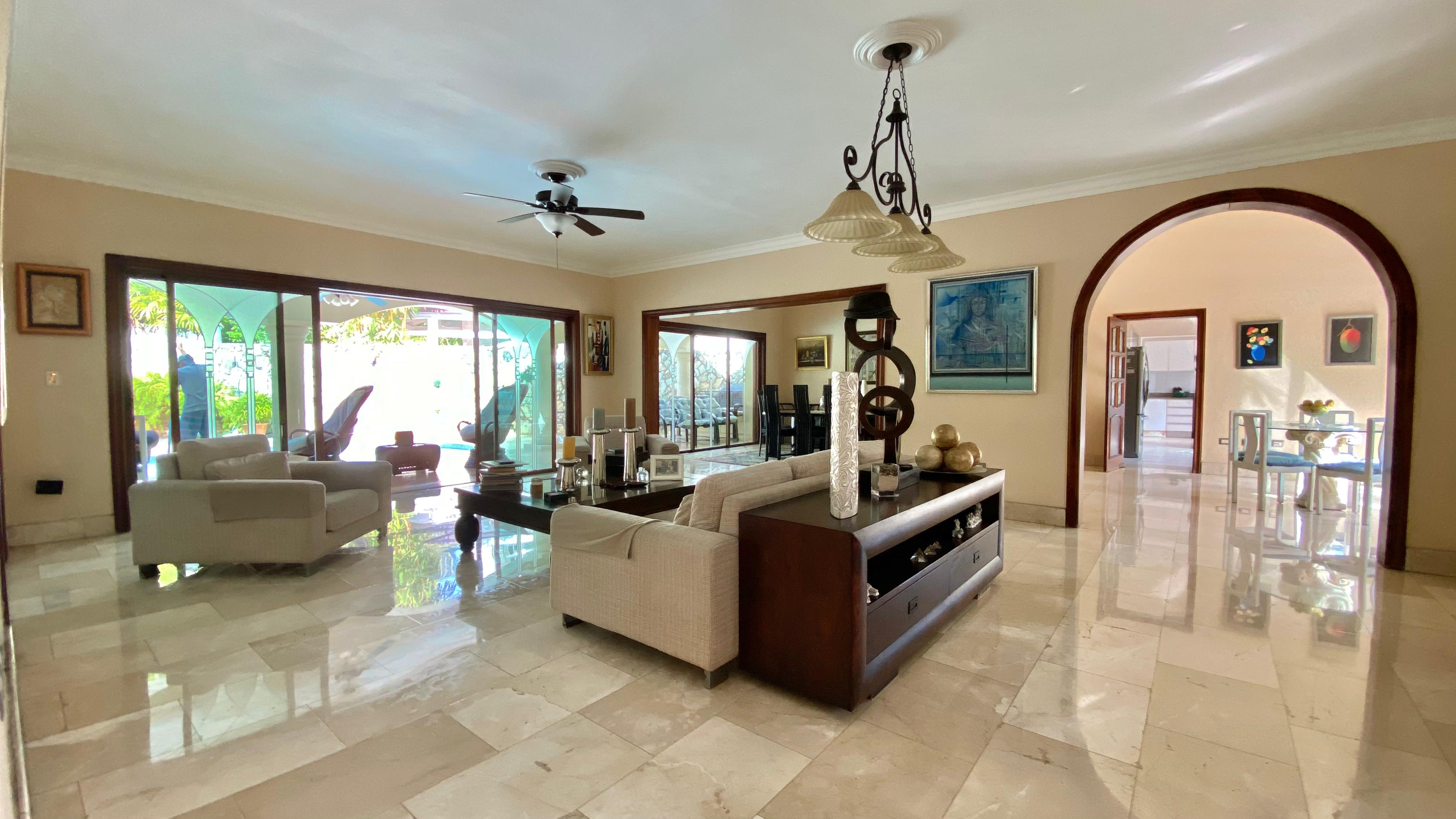 Vendo Imponente Mansión en Cuesta Hermosa II 5 HABS. 1000 Mts.2 Patio  Foto 7260219-9.jpg