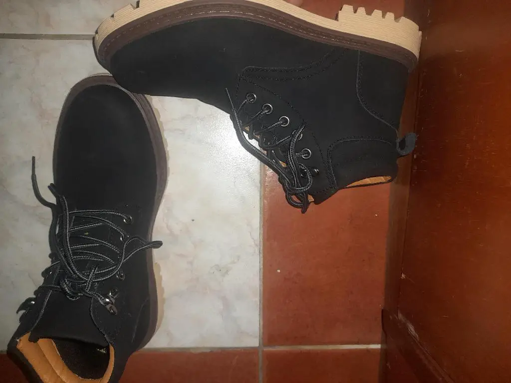 Vendo botas de hombres size 40 Foto 7260292-1.jpg