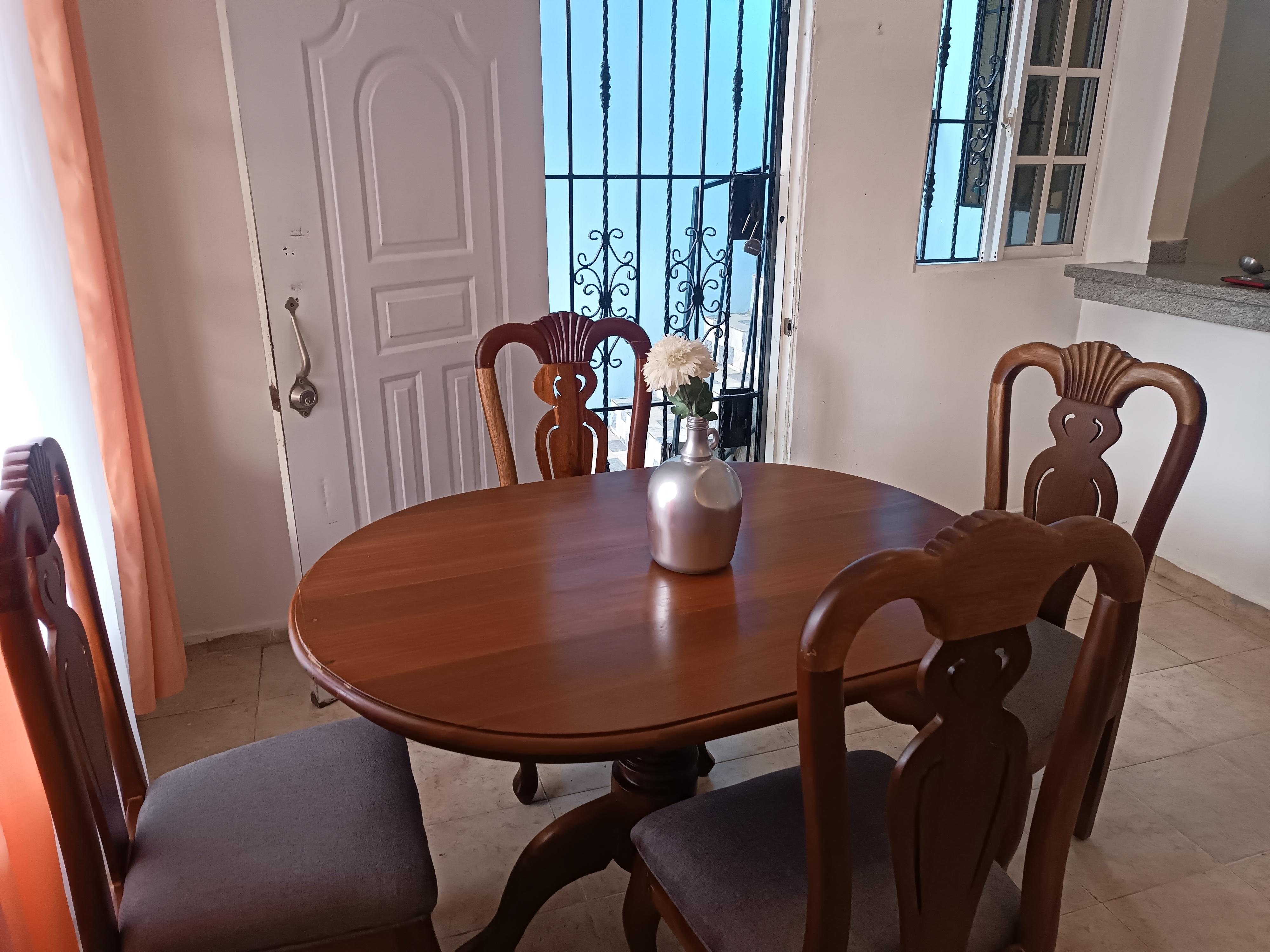 Comedor de caoba 4 silla Foto 7260308-2.jpg