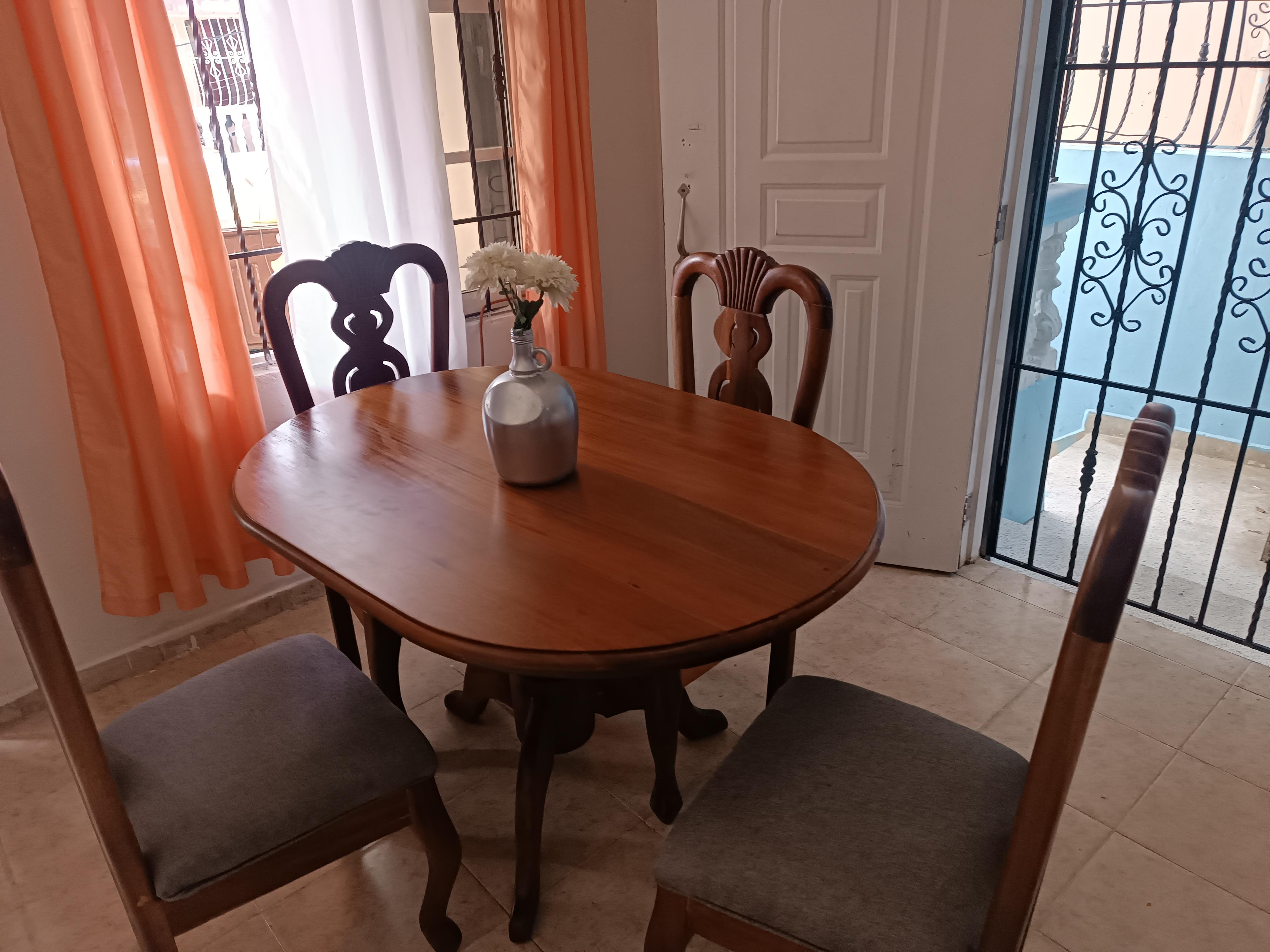 Comedor de caoba 4 silla Foto 7260308-4.jpg