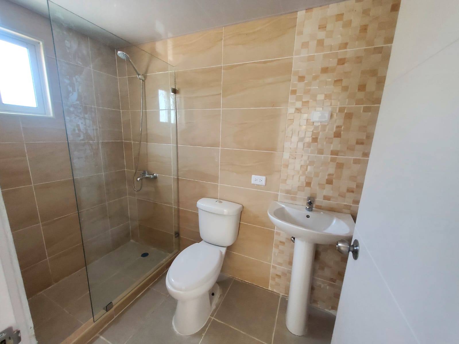  Apartamento primer piso listo para entrega con hierro y toldo 86 Mts2 Foto 7260313-13.jpg