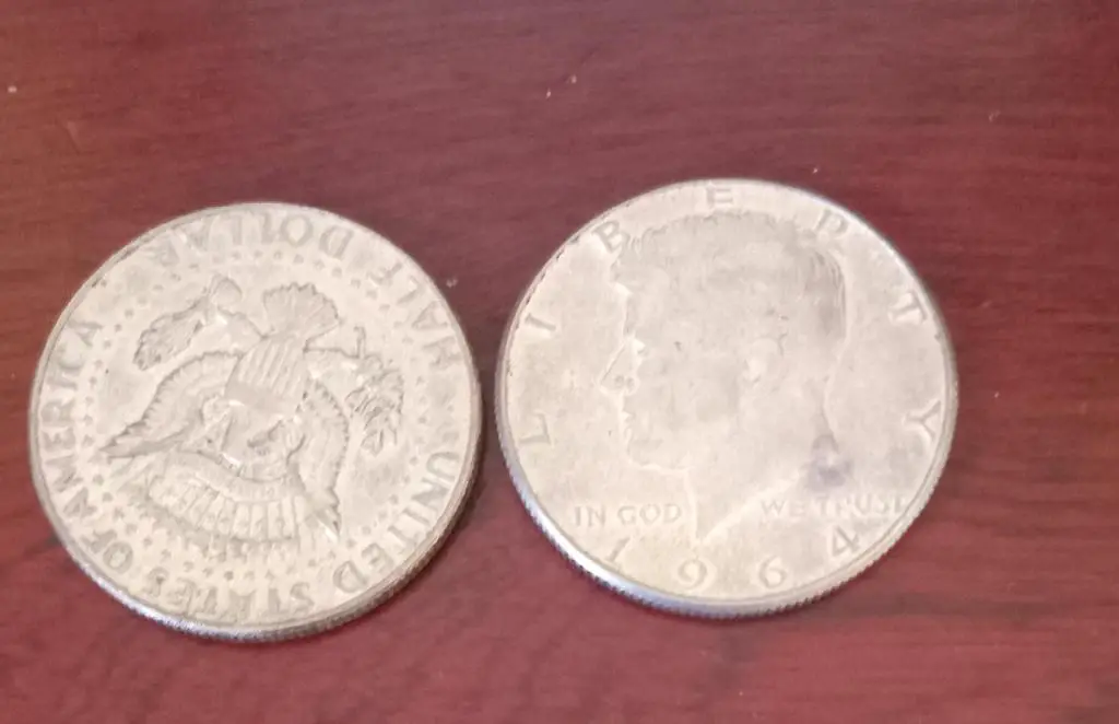 Se venden 2 monedas de Plata Jhon F Kennedy del año 1964 Foto 7260865-1.jpg