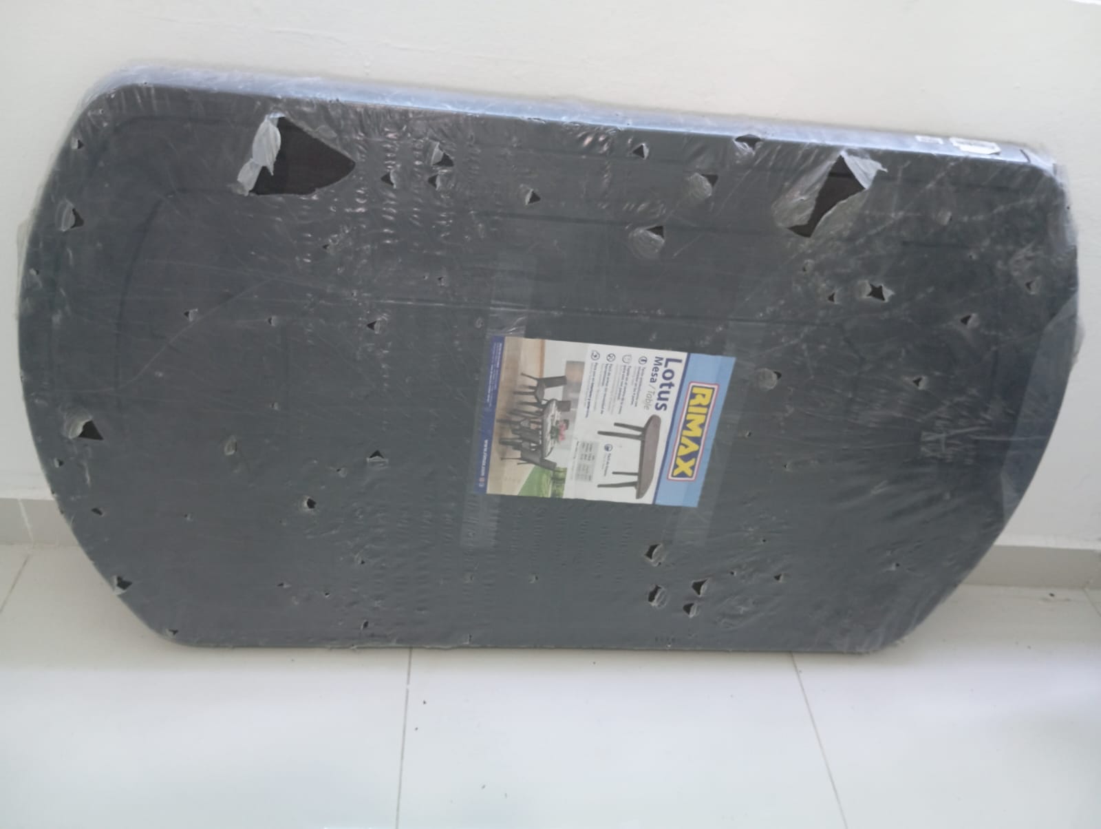 SE VENDE MESA PLASTICA  OVALADA RIMAX DE 6 SILLAS NUEVA Foto 7260959-2.jpg