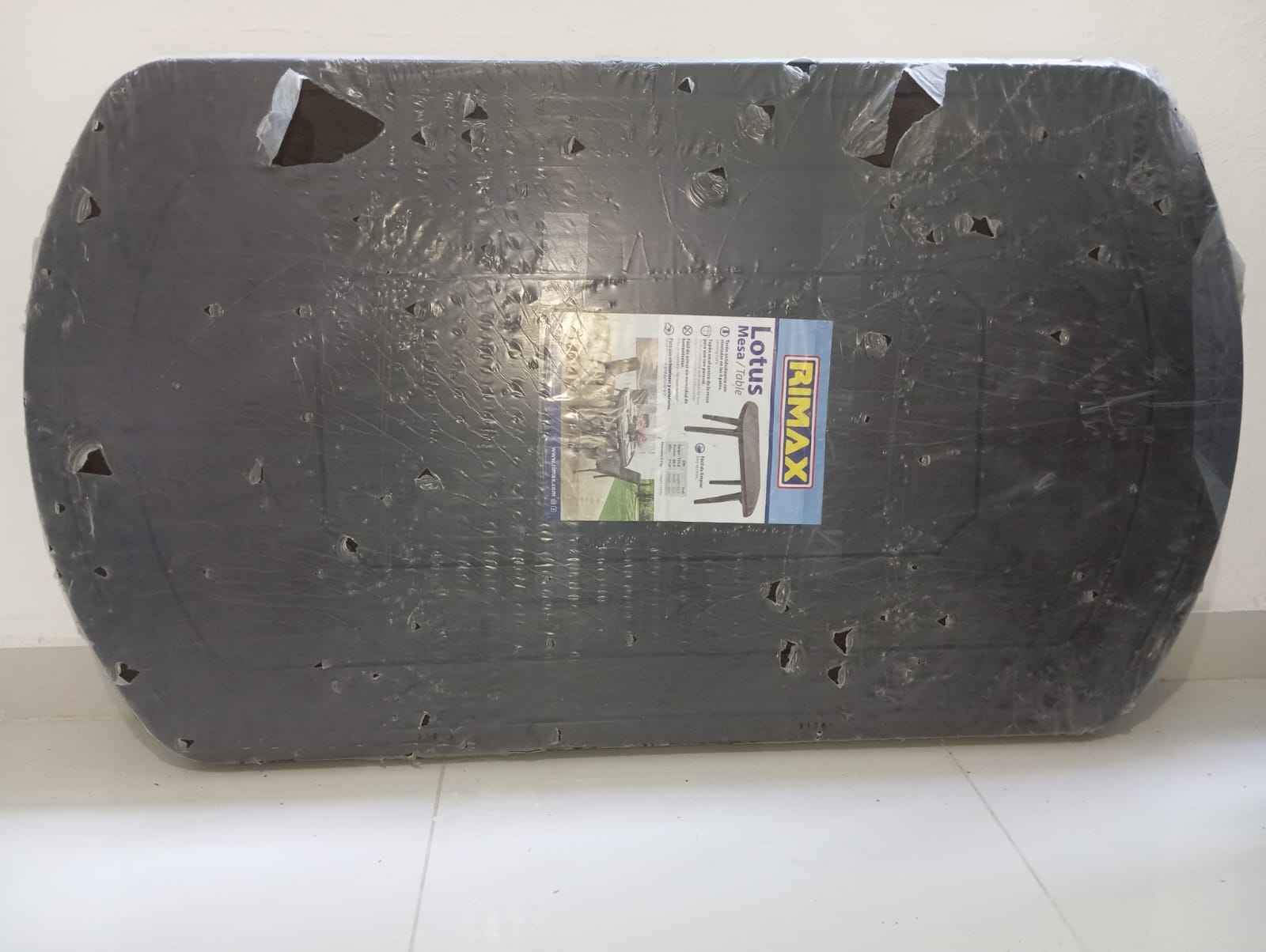 SE VENDE MESA PLASTICA  OVALADA RIMAX DE 6 SILLAS NUEVA Foto 7260959-3.jpg
