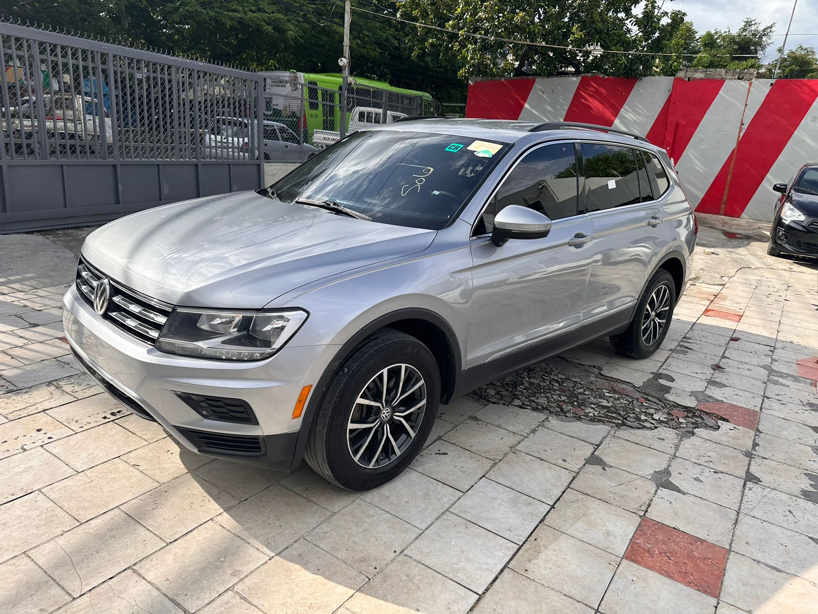 VOLKSWAGUER  TIGUAN GRIS 2020 AMERICANO RECIEN IMPORTADO Foto 7261537-3.jpg