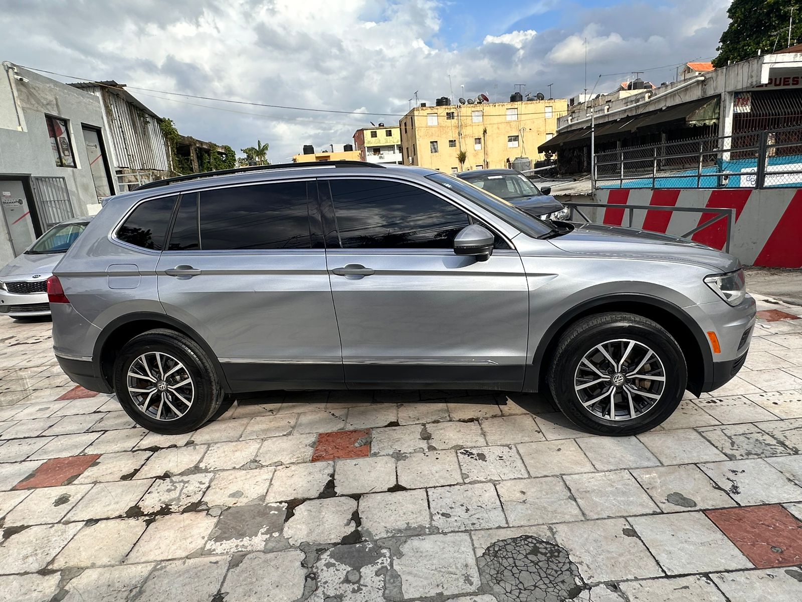 VOLKSWAGUER  TIGUAN GRIS 2020 AMERICANO RECIEN IMPORTADO Foto 7261537-6.jpg