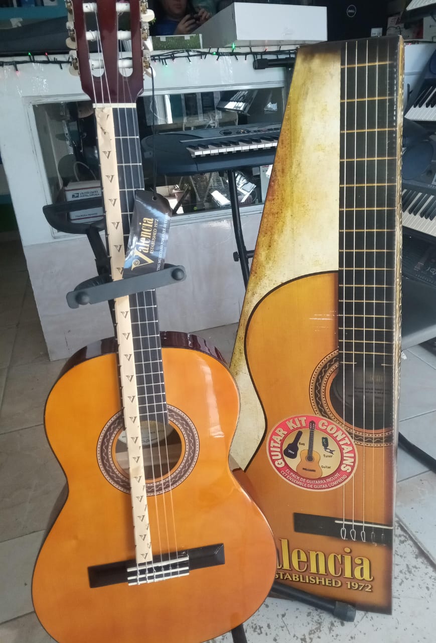 Guitarra Valencia Acústica con su  forro Foto 7261782-2.jpg